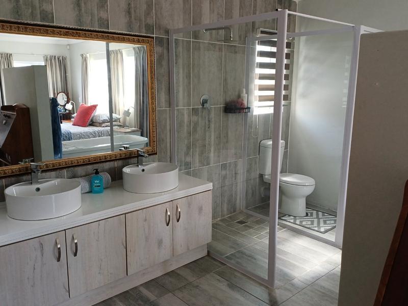 4 Bedroom Property for Sale in Pearly Beach Western Cape